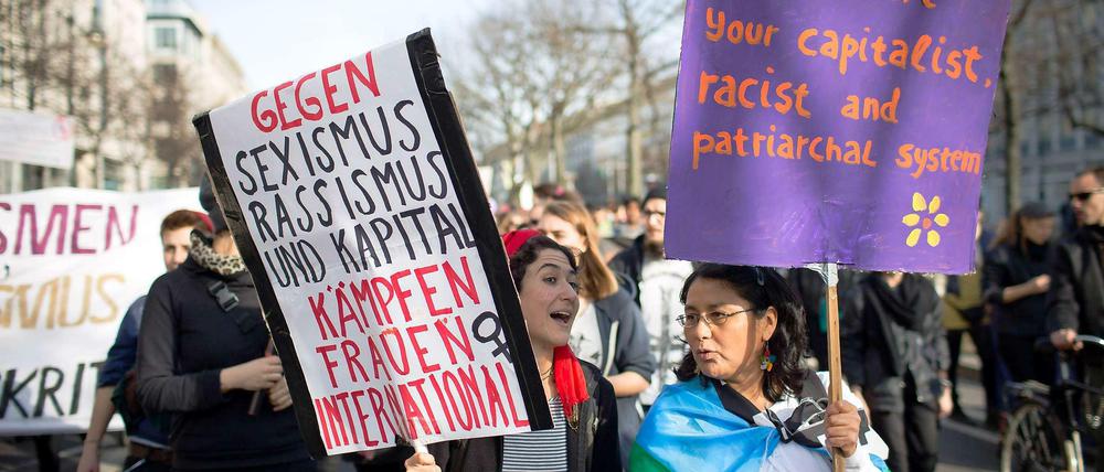 Schwächelt der Feminismus? Jedenfalls kann man an der Uni Kurse in Gender Studies besuchen, ohne dort je einen Text von einer Frau zu lesen, wird kritisiert. 
