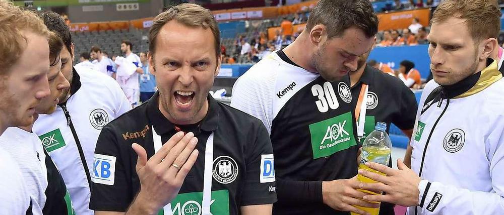 Unnahbar nach außen, kommunikativ nach innen. Dagur Sigurdsson hat die Füchse Berlin in seiner sechsjährigen Amtszeit geprägt - auch mit Hilfe seiner abgewetzten Taktiktafel.