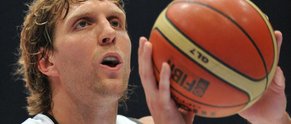 Taschengeld mit 37. Von Zeit zu Zeit gibt es für Dirk Nowitzki noch immer ein bisschen Bargeld von der Mutter.