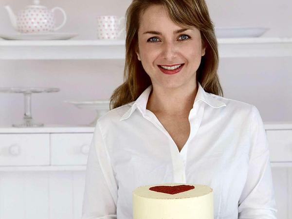 Peggy Porschen. Die Deutsche betreibt in London einen Laden mit Café, ein Studio für Hochzeitstorten und eine Backakademie. Ach ja, neun Bücher hat sie auch noch geschrieben.