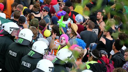 Bunter Protest. Die meisten der etwa 4000 Demonstranten hatten friedliche Absichten.