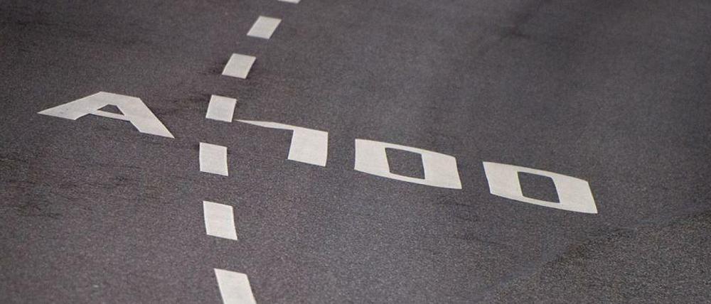 Von nun an geht es nordwärts. Derzeit wird die Autobahn an der Grenzallee gebaut, die Trasse gen Friedrichshain soll weitergeführt werden.