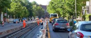 Auf der Grabbeallee geht es wieder einmal nur im Schneckentempo voran.