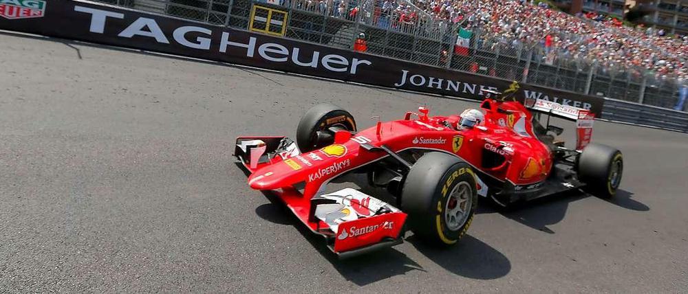 Formel-1-Pilot Sebastian Vettel im Ferrari.