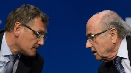 Fifa-Generalsekretär Jerome Valcke (links) mit Fifa-Präsident Sepp Blatter