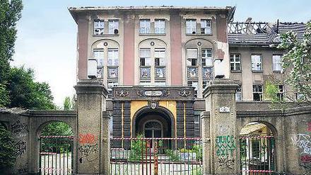 Auferstehen aus Ruinen soll die ehemalige Frauen- und Kinderklinik am Mariendorfer Weg in Neukölln. Dort sind mehr als 800 Wohnungen geplant. 