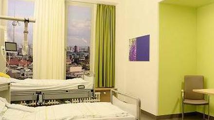 Schöner krank sein. Die neuen Krankenzimmer sollen mit Sitzbänken in Holzoptik, größeren Fenstern und grünen Farbakzenten ausgestattet werden. 