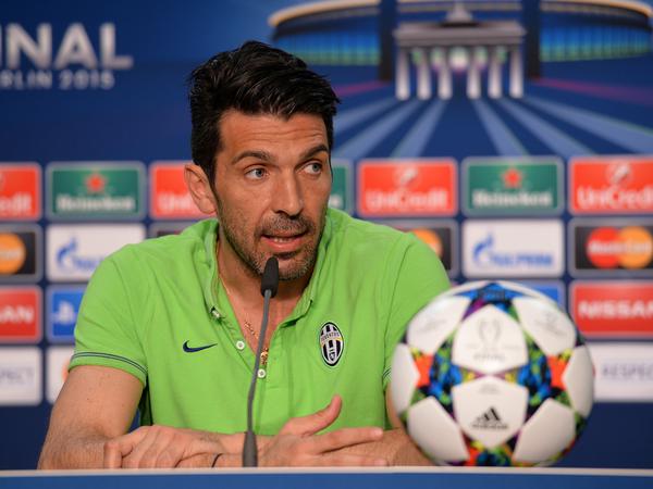 Juves Torwartlegende Gianluigi Buffon hatte bei der Pressekonferenz im Olympiastadion lobende Worte für seinen Kollegen Marc-André ter Stegen vom FC Barcelona übrig.