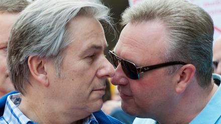 Eng vertraut. CDU-Senator Frank Henkel und der Ex-Regierende Klaus Wowereit (SPD) 2012 beim Besuch des Christopher Street Days.