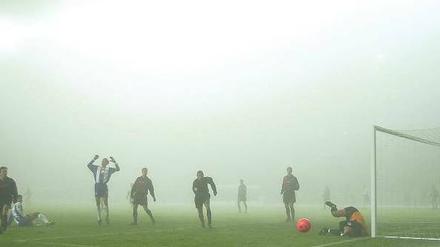 Haben Sie Hertha gegen Barcelona gesehen? Gute Frage. 60 000 Zuschauer waren im Olympiastadion, als beide Teams im November 1999 in der Zwischenrunde der Champions League aufeinandertrafen. Viel zu erkennen war von dem 1:1 im dichten Nebel aber nicht.