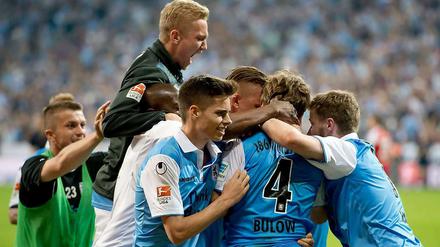 Wir bleiben oben. Die Spieler der Löwen nach dem Spiel.