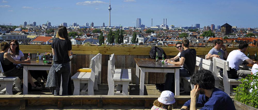 Der Klunkerkranich auf dem Parkdeck der Neukölln Arkaden.