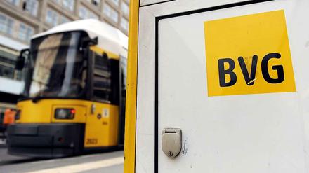 Bei einem Unfall zwischen einem Auto und einer Tram verletzte sich eine 66 Jahre alte Frau.
