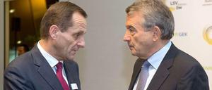 Führungspersönlichkeiten: DOSB-Präsident Alfons Hörmann (l.) im Gespräch mit DFB-Präsident Wolfgang Niersbach.