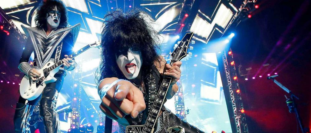 Auf großem Fuß musizieren. Sänger Paul Stanley (r.) und Gitarrist Tommy Thayer bleiben der Plateausohle treu.