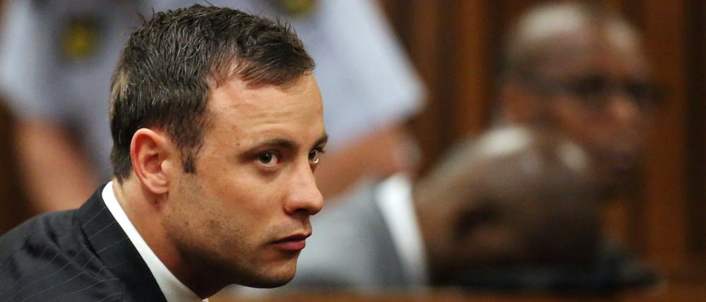 Oskar Pistorius vor Gericht in Pretoria in Südafrika im September 2014. Der Sprintstar wurde wegen fahrlässiger Tötung seiner Frau verurteilt. Die Anklage legte Berufung ein. Nun wird der Prozess neu aufgerollt. 