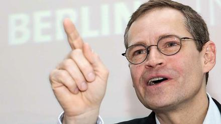 Da fliegt was! Michael Müller (SPD), Regierender Bürgermeister und künftiger BER-Aufsichtsratschef.