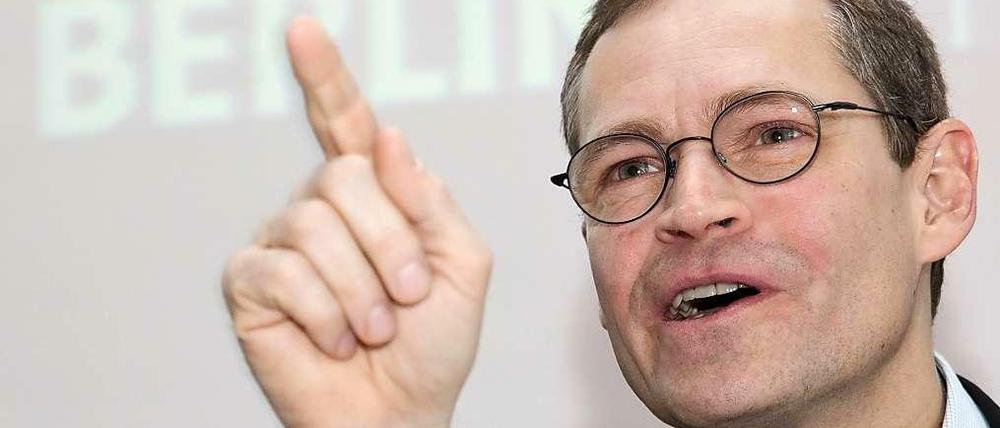 Da fliegt was! Michael Müller (SPD), Regierender Bürgermeister und künftiger BER-Aufsichtsratschef.
