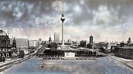 Dieter Urbach: Marx-Engels-Platz, Blick von Südwesten auf Dom und Fernsehturm, Berlin-MitteBildmontage, 1972