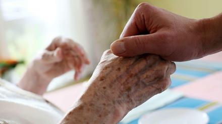 Der Europäische Gerichtshof für Menschenrechte hat in einem Streit um die künstliche Ernährung eines Wachkoma-Patienten die passive Sterbehilfe zugelassen.