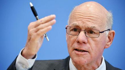 Bundestagspräsident Norbert Lammert (CDU): "Der Angriff ist nicht endgültig abgewehrt." Die Hacker-Attacke auf das Parlamentsnetzwerk war Mitte Mai erstmals öffentlich geworden, seitdem dauert sie an.