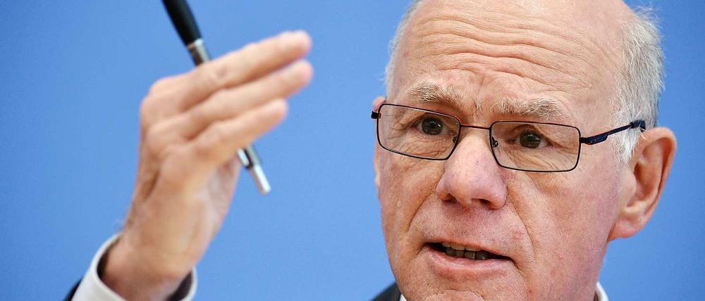 Bundestagspräsident Norbert Lammert (CDU): "Der Angriff ist nicht endgültig abgewehrt." Die Hacker-Attacke auf das Parlamentsnetzwerk war Mitte Mai erstmals öffentlich geworden, seitdem dauert sie an.