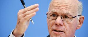 Bundestagspräsident Norbert Lammert (CDU): "Der Angriff ist nicht endgültig abgewehrt." Die Hacker-Attacke auf das Parlamentsnetzwerk war Mitte Mai erstmals öffentlich geworden, seitdem dauert sie an. 
