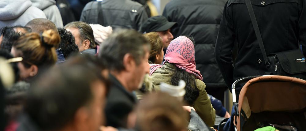 Asylantragsteller im Lageso. Die Behörde ist komplett überlastet. An einem normalen Tag kommen um 1800 Menschen.