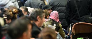 Asylantragsteller im Lageso. Die Behörde ist komplett überlastet. An einem normalen Tag kommen um 1800 Menschen. 