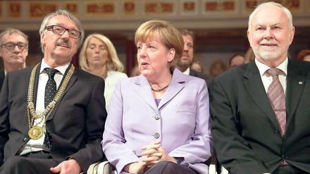Unter Akademikern: Bundeskanzlerin Angela Merkel, Akademie-Präsident Günter Stock und sein designierter Nachfolger Martin Grötschel beim Leibniztag der Berlin-Brandenburgischen Akademie.
