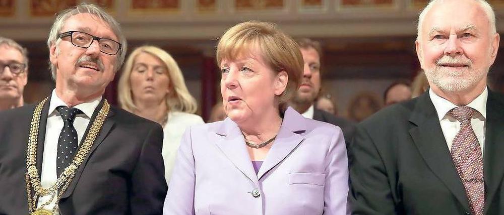 Unter Akademikern: Bundeskanzlerin Angela Merkel, Akademie-Präsident Günter Stock und sein designierter Nachfolger Martin Grötschel beim Leibniztag der Berlin-Brandenburgischen Akademie.