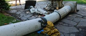 Eine Frau aus Bayern ist Samstagnacht im Innsbrucker Waltherpark in einer Hängematte von einer umstürzenden Steinsäule erschlagen worden. 