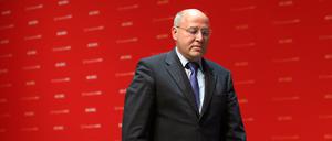 Erst sein Auftritt, dann sein Abtritt: Gregor Gysi nach seiner Abschiedsrede in Bielefeld.
