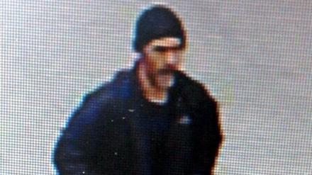 Mit diesem Foto aus einer Videoüberwachung fahndete die Polizei München nach dem mutmaßlichen Entführer.