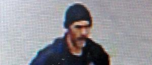 Mit diesem Foto aus einer Videoüberwachung fahndete die Polizei München nach dem mutmaßlichen Entführer.