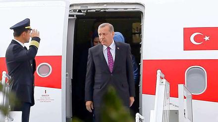 Der türkische Präsident Erdogan am Montag bei seiner Ankunft auf dem Flughafen Esenboga in Ankara.