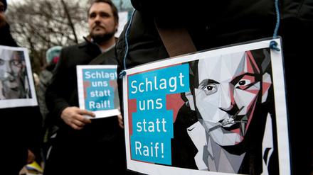 Der Fall Badawi erhitzt die Gemüter - hier eine Demonstration vor der Botschaft Saudi-Arabiens in Berlin.