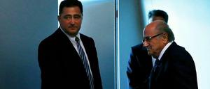 Plötzlich im Vordergrund: Domenico Scala (l.) wird nach dem Rücktritt von Fifa-Boss Sepp Blatter ganz neu beobachtet.