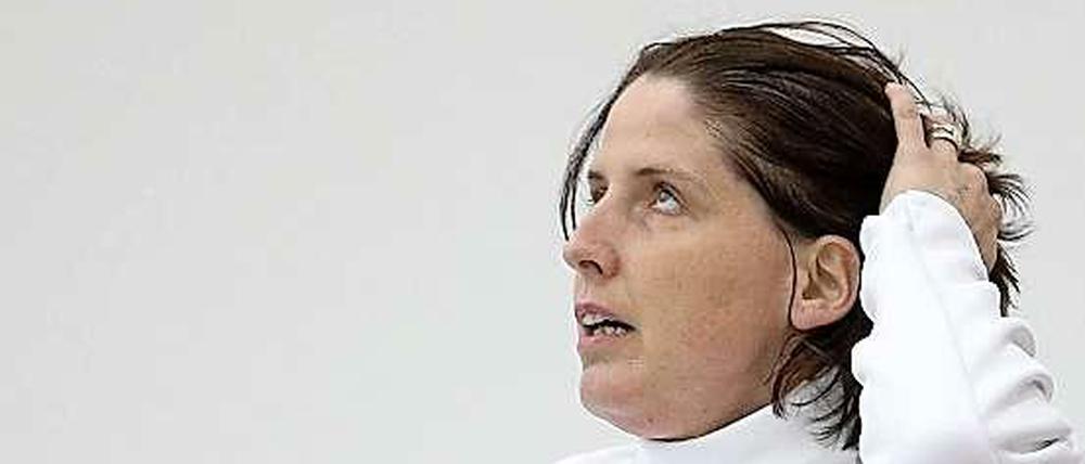 Die Fechterin Imke Duplitzer hat sich vor elf Jahren öffentlich zu ihrer Homosexualität geoutet - allerdings hatte dabei jemand nachgeholfen, wie sie nun auf einer Podiumsdikussion erzählte.