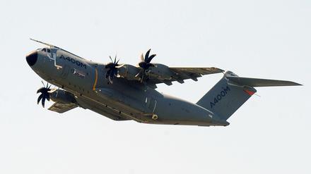 In der Luft. Airbus lässt den A400M trotz des Absturzes bei der Flugzeugmesse in Paris starten.