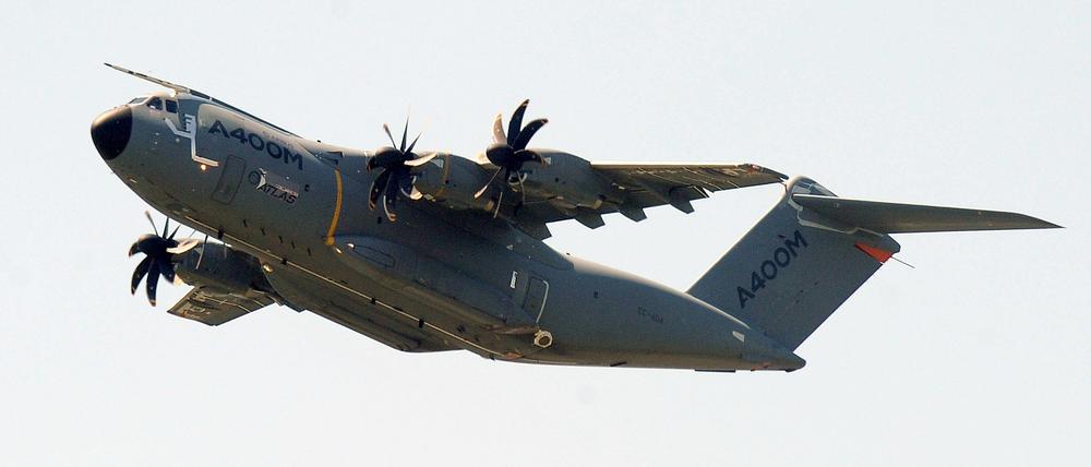 In der Luft. Airbus lässt den A400M trotz des Absturzes bei der Flugzeugmesse in Paris starten.
