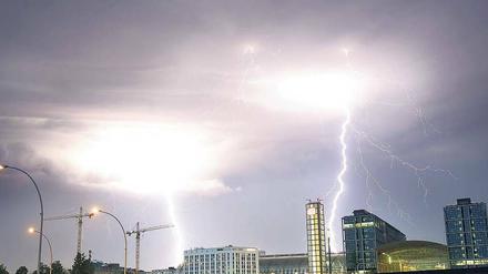 Gewitter über Berliner Hauptbahnhof