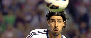 Altes Trikot. Sami Khedira trägt künftig Schwarz-Weiß.