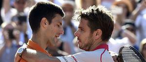 Da bleibt nur noch die Gratulation. Novak Djokovic zeigt sich als fairer Verlierer im Finale gegen Stanislas Wawrinka.