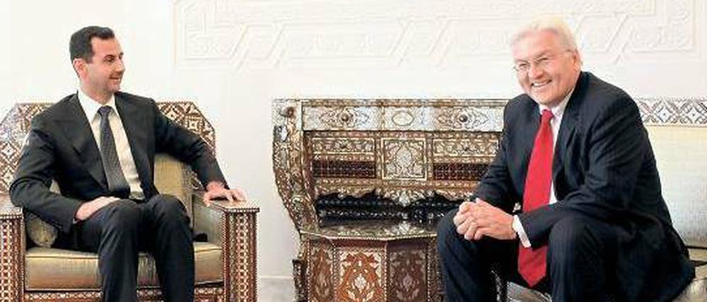 Moral ist hier sinnlos. Außenminister Frank-Walter Steinmeier 2008 bei Syriens Präsident Baschar al Assad. 