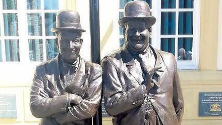 Einer dick, der andere doof. Das Denkmal für zwei geniale Komiker. 