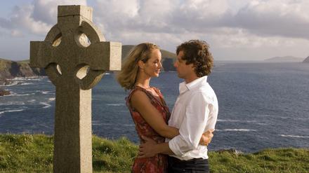 Herz und Schmerz. Lara Joy Körner und Hendrik Duryn in der Rosamunde Pilcher-Verfilmung "Nebel über Schloss Kilrush".