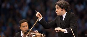Gustavo Dudamel beim Dirigat des letzten Waldbühnenkonzert im vergangenen Jahr. 