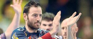 Iker Romero, 34, ist mittlerweile Handball-Rentner - und sein Trikot hängt unter dem Dach der Max-Schmeling-Halle. Trotzdem haben die Füchse Berlin die Nummer des Spaniers wieder vergeben, an Hans Lindberg nämlich. 