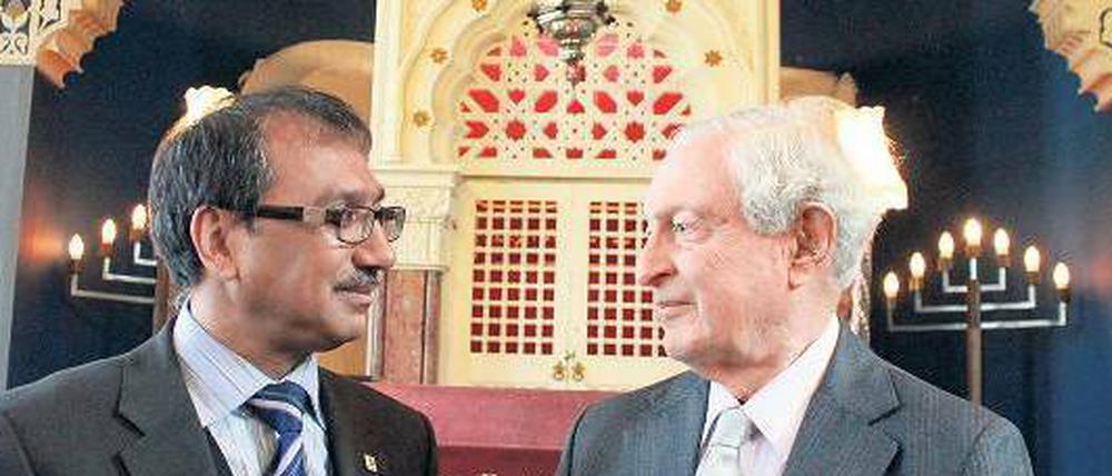 Söhne Abrahams. Der Muslim Jani Rashid und der in Berlin geborene Jude Rudi Leavor kümmern sich in Bradford gemeinsam um die Synagoge. 